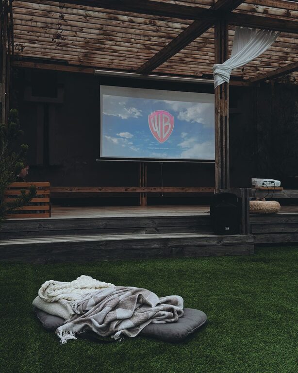 How to Plan the Perfect Screen-Light Evening